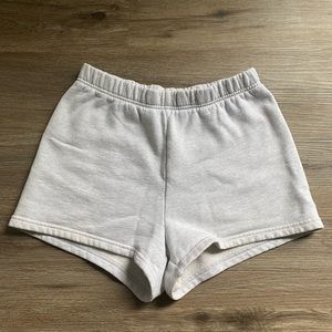 Aritzia TNA cozy fleece perfect sweatshort in heather cloud white, size small